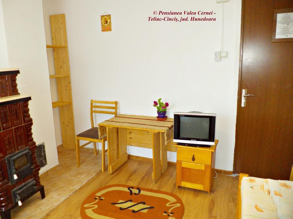 Pensiunea Valea Cernei Teliucu Inferior Habitación foto